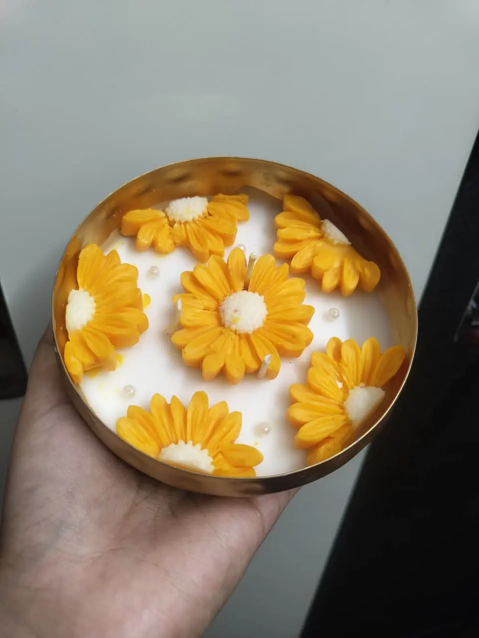 Handmade Floral Urli Candle â?? Yellow Daisy Design | Soy Wax Decorative Candle